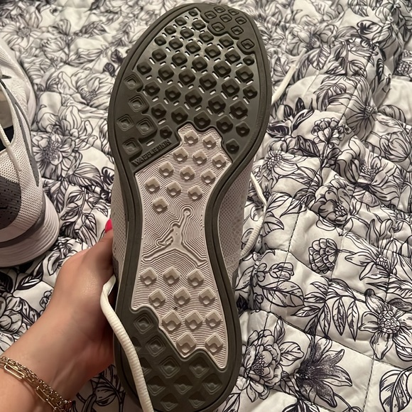 Mens 9.5 Jordans worn once - Picture 3 of 4